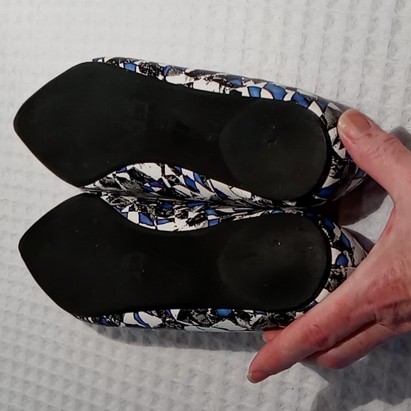 Joe's Women's Pointed Toe Leather Abstract Print Flats Size 10 Blue/Black/White - Picture 9 of 14